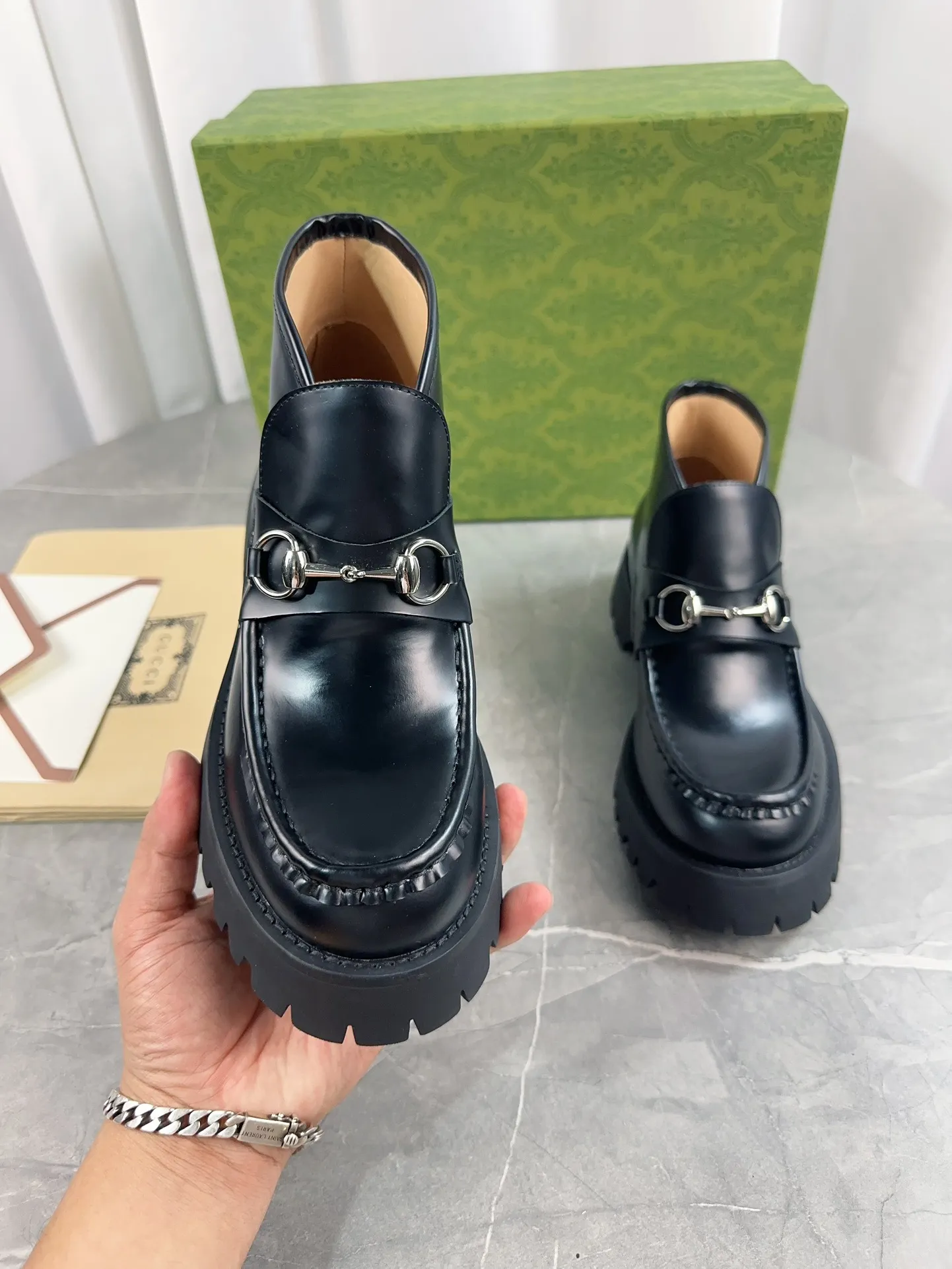 Men's shoes 💰620💰 New model from Gucci, double GG groove thick-soled loafers. The original version is made 1:1. Super beautiful quality, classic model at the counter. ❶Upper: original open-edge beaded cowhide ❷Inner lining: water-dyed cowhide ❸Feet: water-dyed cowhide ❹Outsole: ultra-light original sole ❺thick sole heightening: 3.5cn ❻Packing: original packaging ❼Number: 35-42 (41 41 customized, non-refundable) Men's model: 38-46 (45, 46 customized, non-refundable)